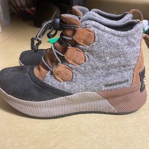 Sorel youth boots